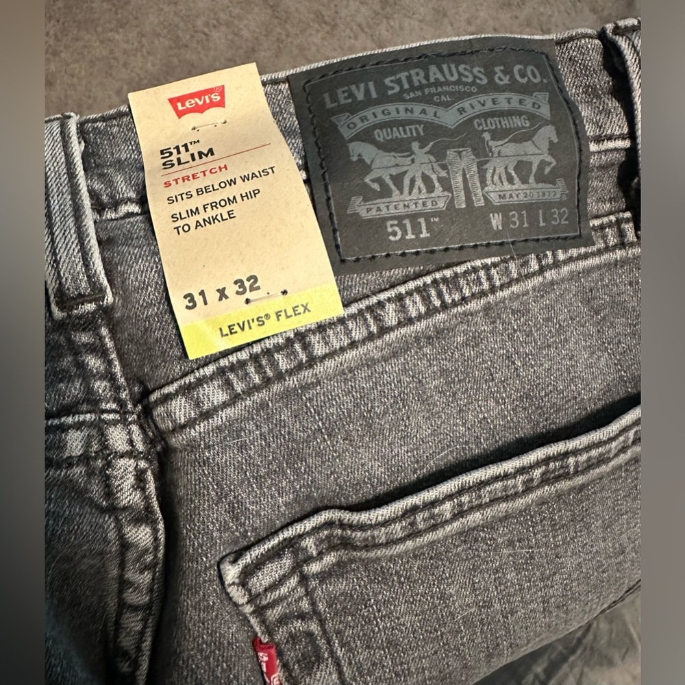 Men’s Levi’s Jeans in gray 31x32 - new with tags
